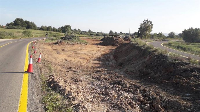 Archivo - Obres en una carretera