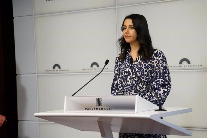 La líder de Cs, Inés Arrimadas, en rueda de prensa en el Parlament a 29 de julio de 2022.