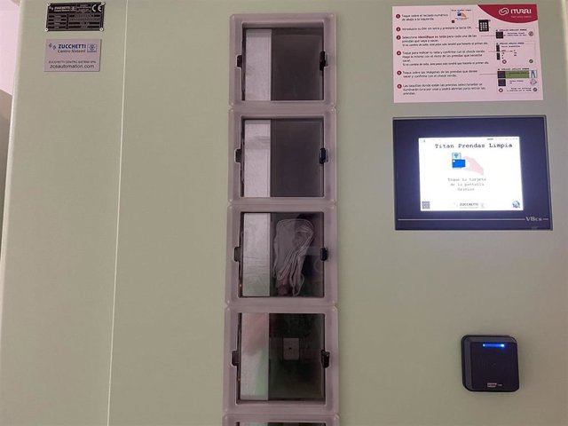 Dispensador automático de la ropa sanitaria.