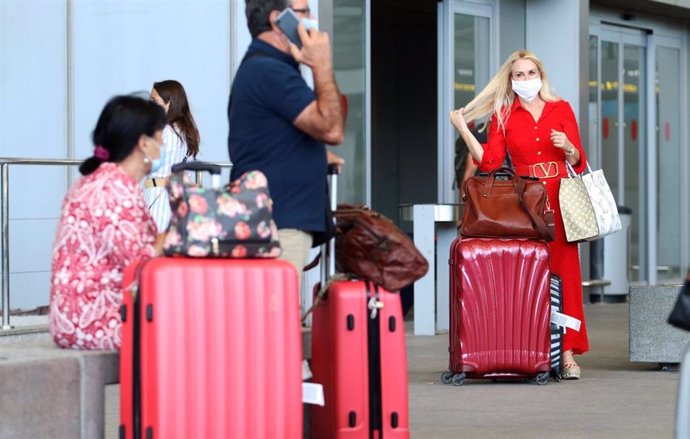 Llegada de turistas y residentes al aeropuerto Pablo Ruiz Picasso, Málaga a 22 de junio del 2020