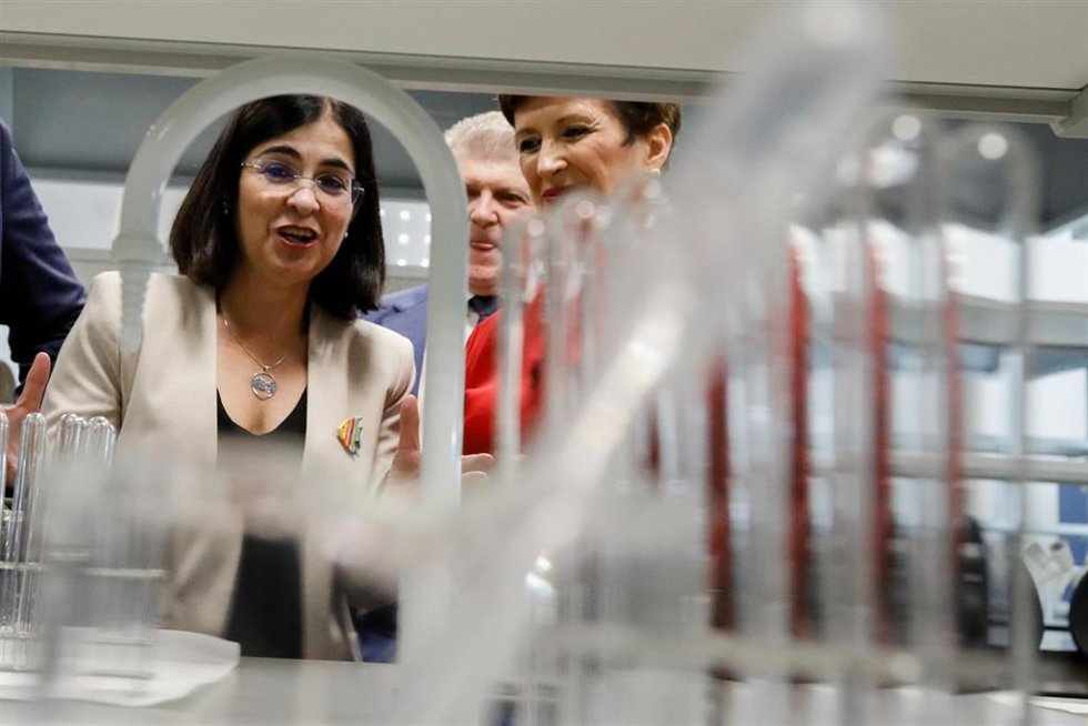 La UMU inaugura el Aulario del Campus de Ciencias de la Salud, en un acto que ha contado con la asistencia de la ministra de Sanidad (en la imagen) el presidente de la Comunidadel alcalde de Murcia y el rector
