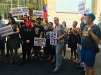 Asociaciones protestan contra las trabas para acceder a tratamiento de personas en situación irregular con VIH