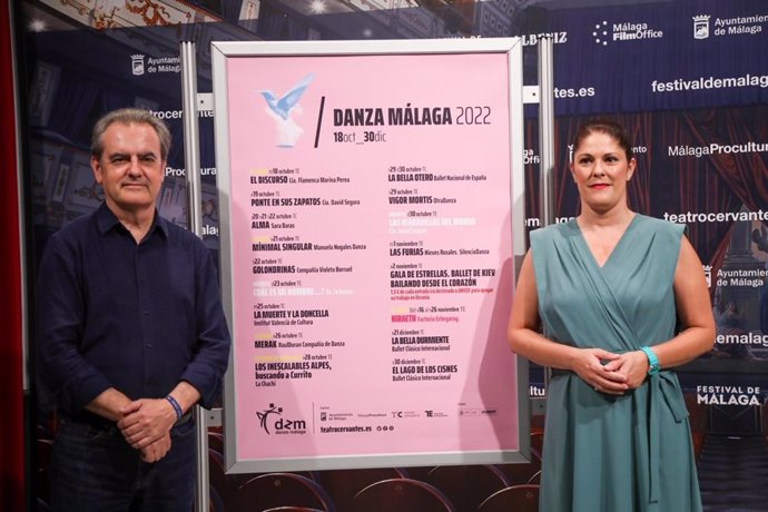 Juan Antonio Vigar, director-gerente del Teatro Cervantes, junto a Noelia Losada, concejala de Cultura de Málaga