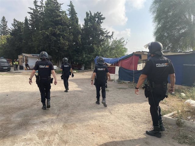 La Policía Nacional despliega unidades de lucha contra la inmigración clandestina en Patiño