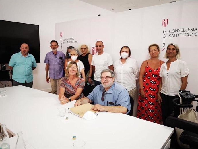 Reunión entre la consellera de Salud y Consumo, Patricia Gómez, y miembros de la Plataforma Ciudadana por la Sanidad Pública de Baleares.