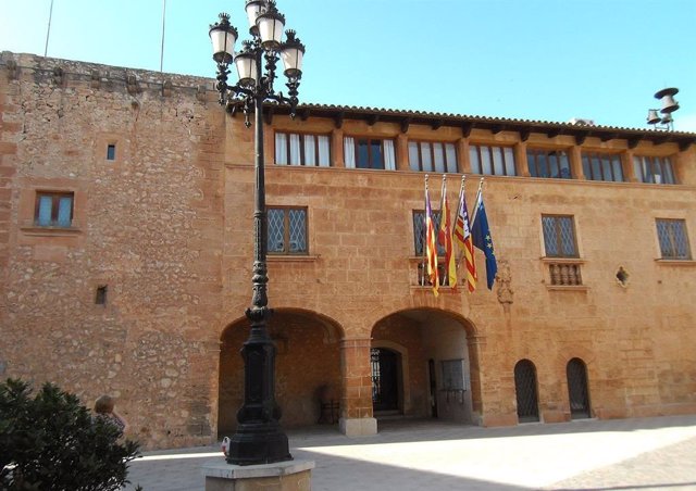 Ayuntamiento de Campos.