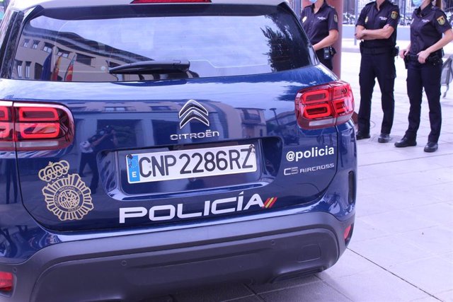 Archivo - Imagen de coche patrulla de la Policía Nacional