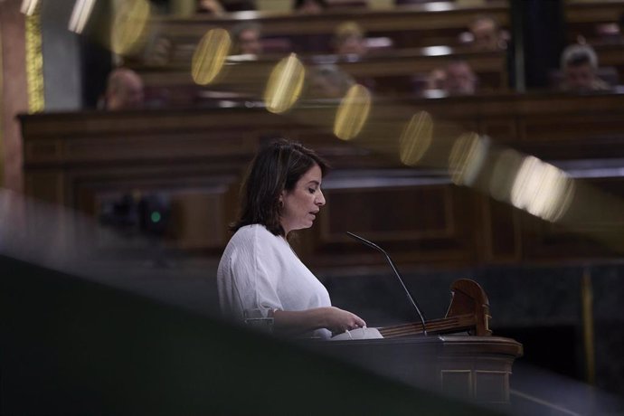 Archivo - La exvicesecretaria general del PSOE, Adriana Lastra, interviene durante una sesión plenaria en el Congreso de los Diputados