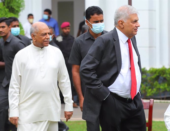 El presidente en funciones de Sri Lanka, Ranil Wickremesinghe, con corbata