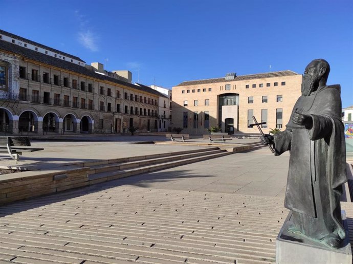 Archivo - Plaza de la Constitución en Baena, con el Ayuntamiento al fondo.