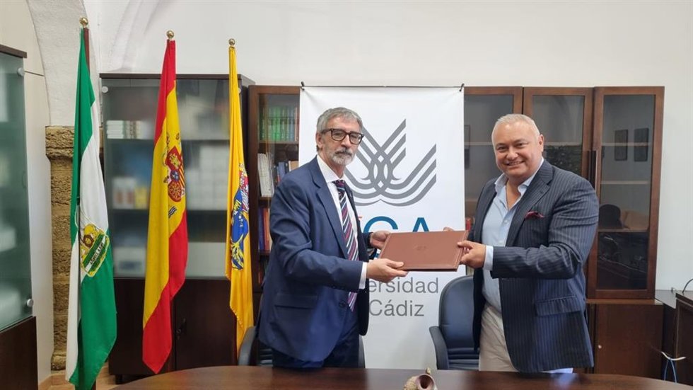 El rector de la UCA con el decano de Cogiti.