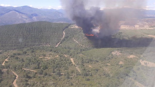 Imagen aérea del incendio de Otero de Naraguantes (León).