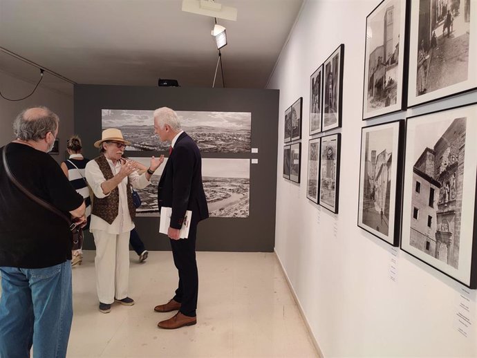 La Sala de Exposiciones del Ayuntamiento acoge la muestra fotográfica 'Los aficionados. Una mirada libre'