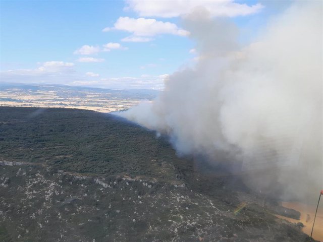 Imagen aérea del incendio de Orón, en Miranda de Ebro (Burgos).