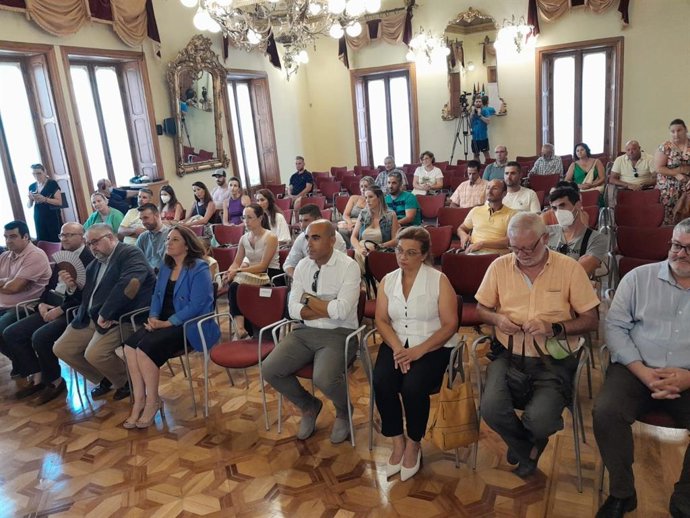 Crespo entrega las ayudas a la modernización de explotaciones agrarias en Almería