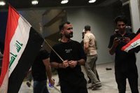 Los partidarios de Muqtada al Sadr encienden de nuevo Bagdad en protesta contra un candidato chií a primer ministro