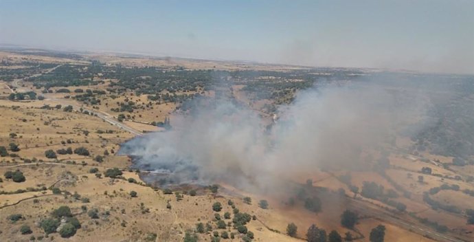 Imagen de ayer del incendio en Collado del Mirón (Ávila)