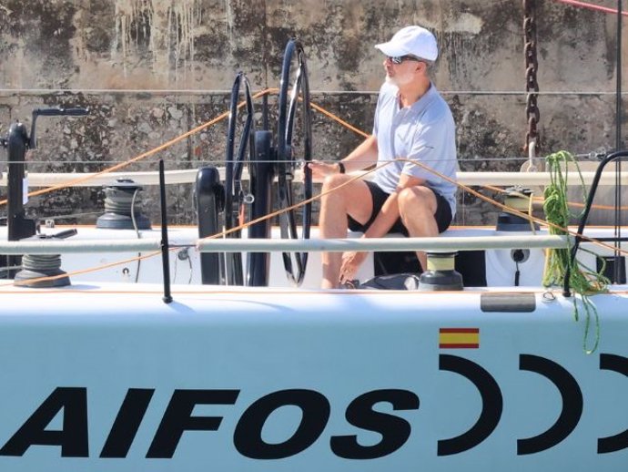 El Rey Felipe VI a bordo del 'Aifos'