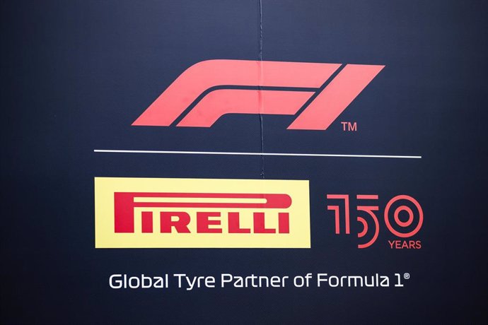 Archivo - Logos de Pirelli y Fórmula 1. 