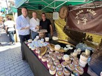 Reinosa acoge el Mercado Campurriano, "exponente" de la "excelencia" de los productos de Cantabria