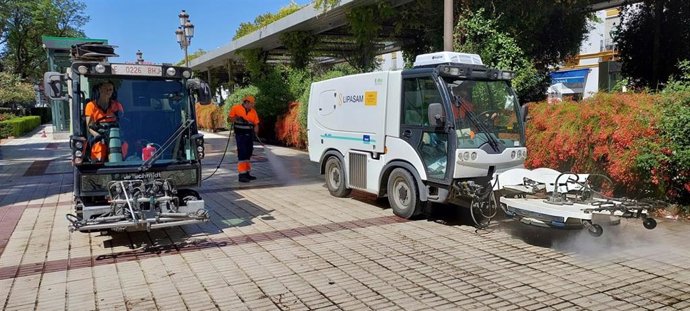 Lipasam incorpora un servicio de fregado intensivo del pavimento con agua caliente y alta presión