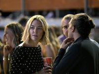 Marta Ortega, presidenta de Inditex, una más entre el público disfrutando del concierto de Rosalía