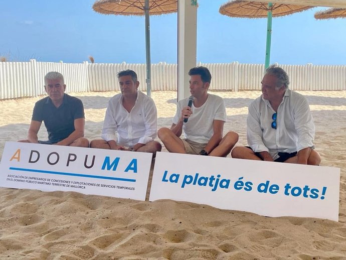 (I-D) Carlos García (Vocal Adopuma), Onofre Fornés (Presidente), Jaume Perelló (Vocal Portavoz) Y Alfonso Robledo (Presidente De Restauración Mallorca CAEB).