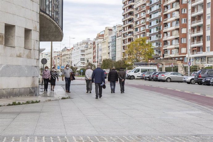 Archivo - Gente en Cantabria