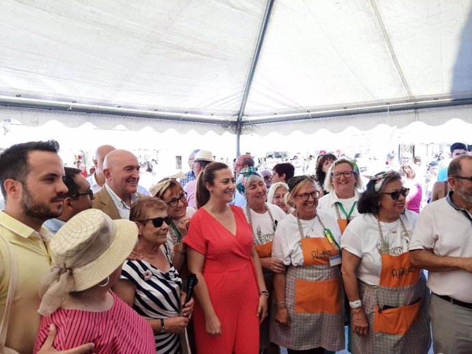 Barcones y Carnero, durante su visita a la Feria Rural de La Raya.