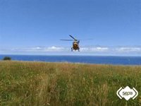 Rescatada ilesa una mujer holandesa que quedó enriscada en la senda de los dinosaurios en Luces, en Colunga