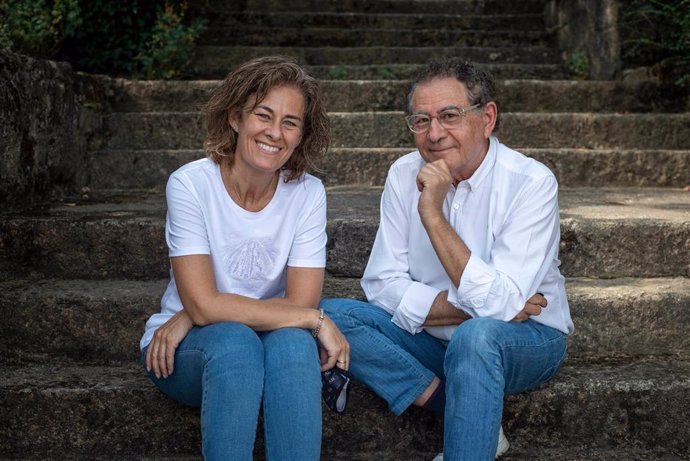 Cristina Mariño, hija de Roberto Verino y directora de Marca de la firma, y su padre, diseñador y fundador de la firma homónima