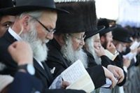 Miles de ultraortodoxos judíos despiden al rabino antisionista Yitzchok Tuvia Weiss