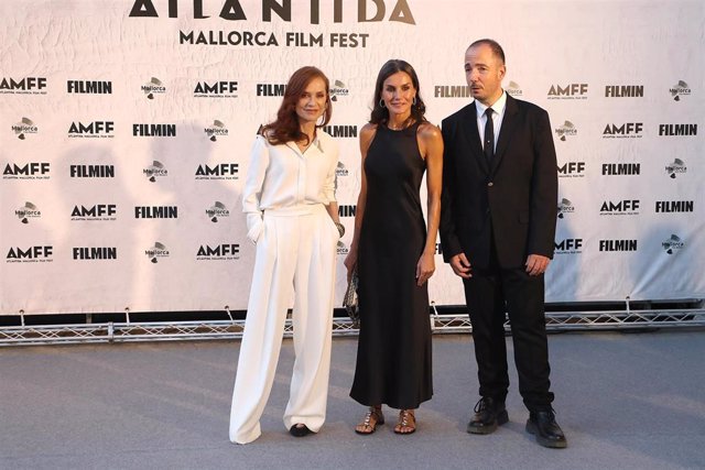 (I-D) La Actriz Isabelle Huppert, La Reina Letizia Y El Director Del Atlàntida Mallorca Film Fest, Jaume Ripoll.