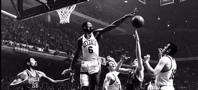 Archivo - Bill Russell con Boston Celtics