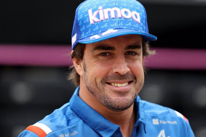 Archivo - 30 June 2022, United Kingdom, Towcester: Spanish F1 driver Fernando Alonso of team Alpine arrives at the paddock ahead of the 2022 Grand Prix of Britain Formula One race at Silverstone Circuit. Photo: Bradley Collyer/PA Wire/dpa