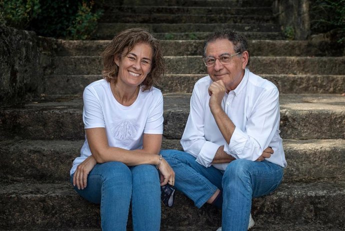 Cristina Mariño, hija de Roberto Verino y directora de Marca de la firma, y su padre, diseñador y fundador de la firma homónima