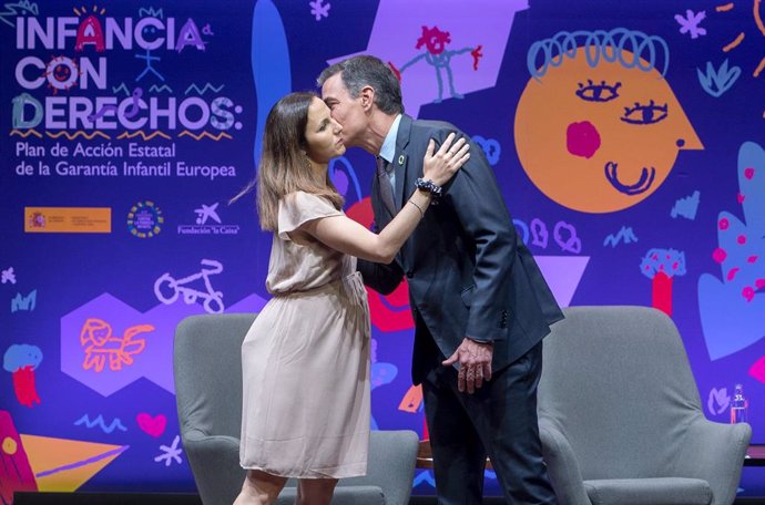 La ministra de Derechos Sociales, Ione Belarra y el presidente del Gobierno, Pedro Sánchez, durante el acto 'Infancia con Derechos: Plan de Acción Estatal de la Garantía Infantil Europea, en CaixaForum Madrid, a 6 de julio de 2022, en Madrid (España). 