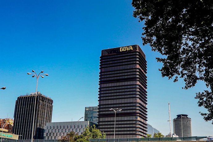 Fachada de la torre del banco de Bilbao, a 31 de julio de 2022, en Madrid (España).