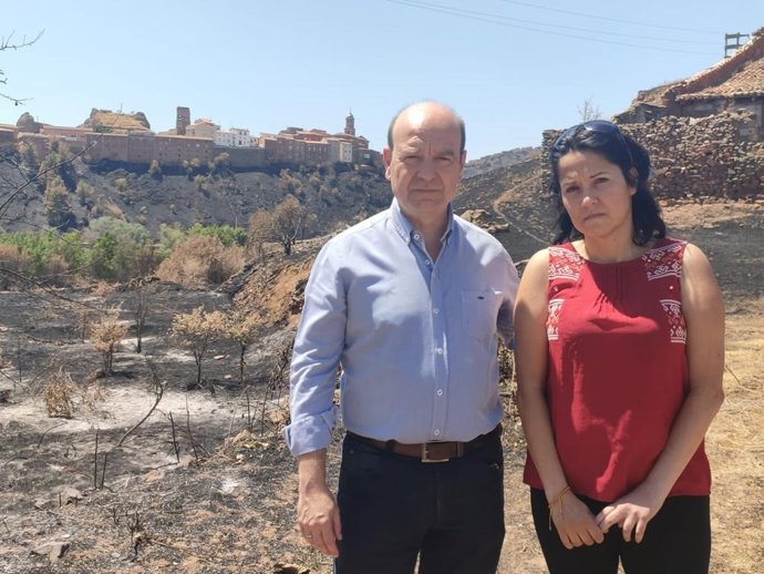 El portavoz de VOX en las Cortes de Aragón, Santiago Morón, visita la localidad de Moros, la más afectada por el incendio de Ateca.