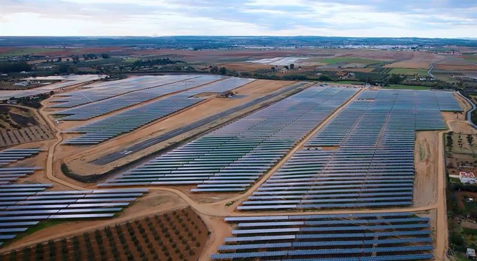 Archivo - Imagen de la planta fotovoltaica de Gibraleón