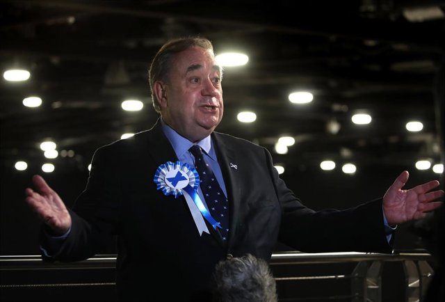 Archivo - 07 May 2021, United Kingdom, Aberdeen: ALBA party leader Alex Salmond talks to the media as votes are being counted for the Scottish Parliamentary Elections at the P&J Live/TECA. Photo: Andrew Milligan/PA Wire/dpa
