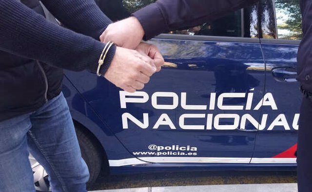 Archivo - Sucesos.- Detenido por robar en varias viviendas de Aranda (Burgos) a las que accedía por ventanas y tragaluces