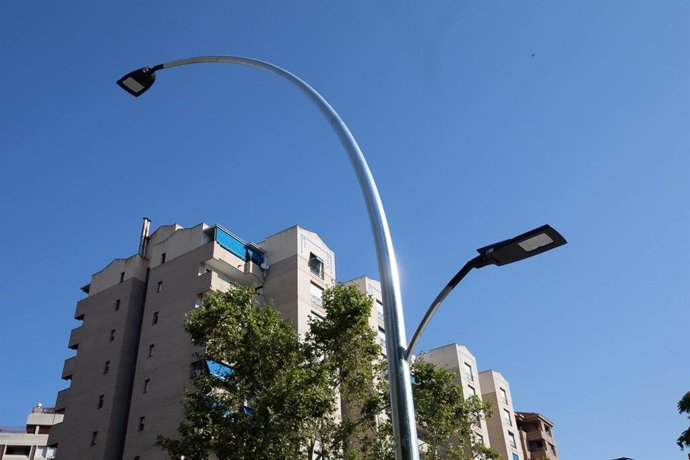 El Ayuntamiento reajusta el horario del alumbrado para ayudar a contener los costes energéticos.