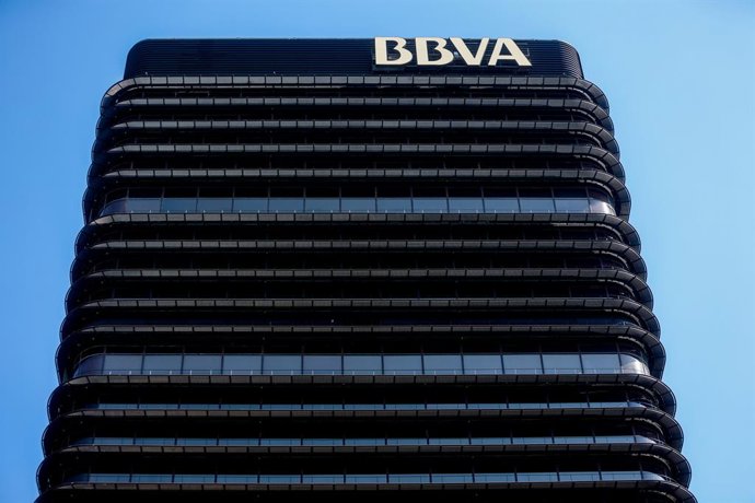 Fachada de la torre del banco de Bilbao, a 31 de julio de 2022, en Madrid (España).