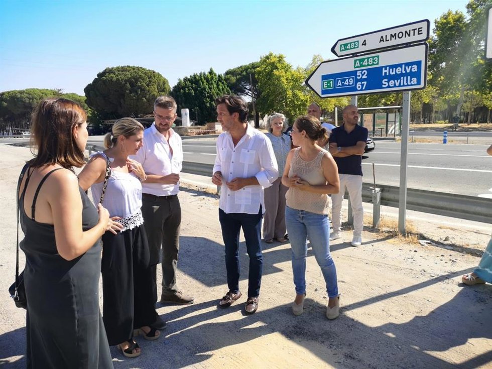 El parlamentario andaluz y portavoz del PSOE de Huelva, Enrique Gaviño, ha anunciado este lunes que el Grupo Socialista llevará al Parlamento andaluz la reclamación urgente del proyecto del tercer carril de la carretera Almonte-Matalascañas.