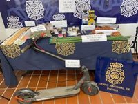 Cuatro detenidos por la venta de drogas en un piso de Mijas que tenía un reservado para que consumieran los clientes