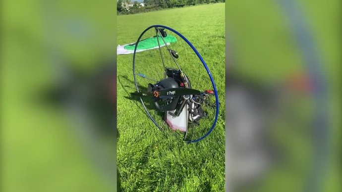 El alucinante vuelo motorizado de este aviador se ha hecho viral