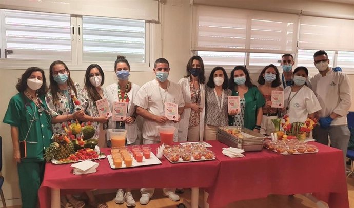 Equipo de profesionales de PInPO y alimentación y cocina del Hospital Reina Sofía.