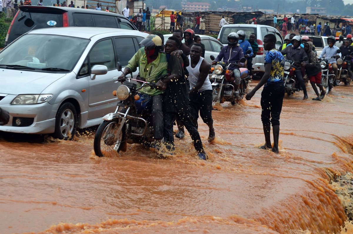 Ten people killed in flash floods in eastern Uganda