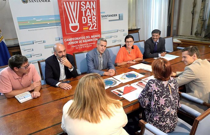 Venu Mahalingam, Gema Igual, Pablo Zuloaga, Andoni Azurmendi, María Luisa Pérez, Felipe Pérez Manso y Mario Iglesias, se reúnen para organizar el campeonato mundial junior que tendrá lugar a mediados de Octubre en Santander.